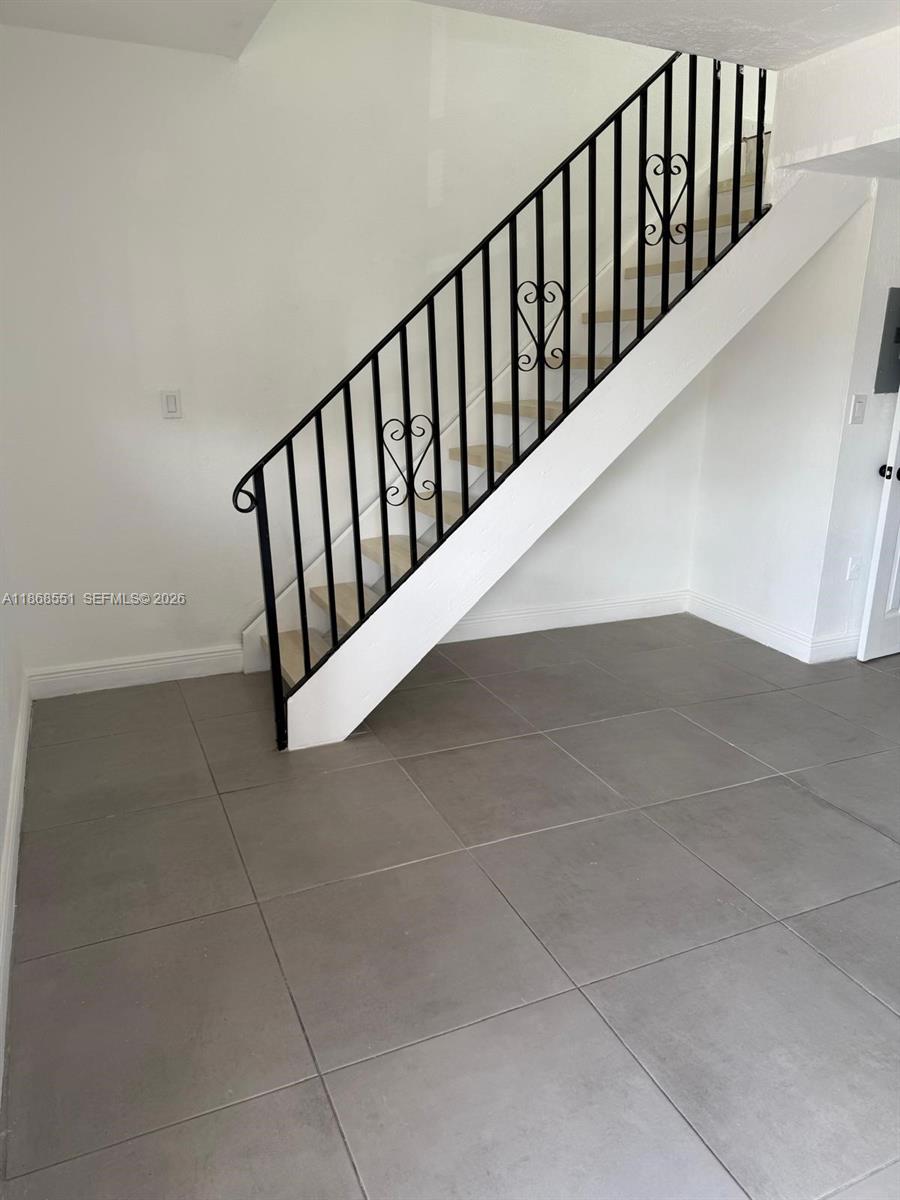 GREEN OAKS I CONDO - Residential Lease