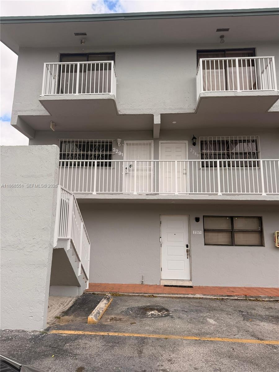 GREEN OAKS I CONDO - Residential Lease