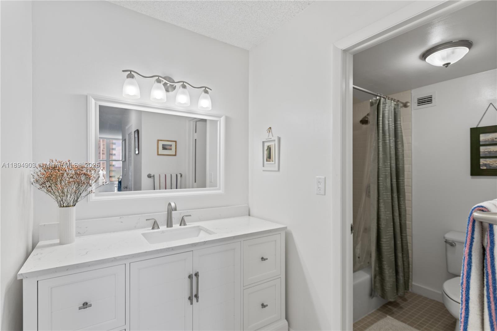 HALLMARK OF HOLLYWOOD CON - Residential