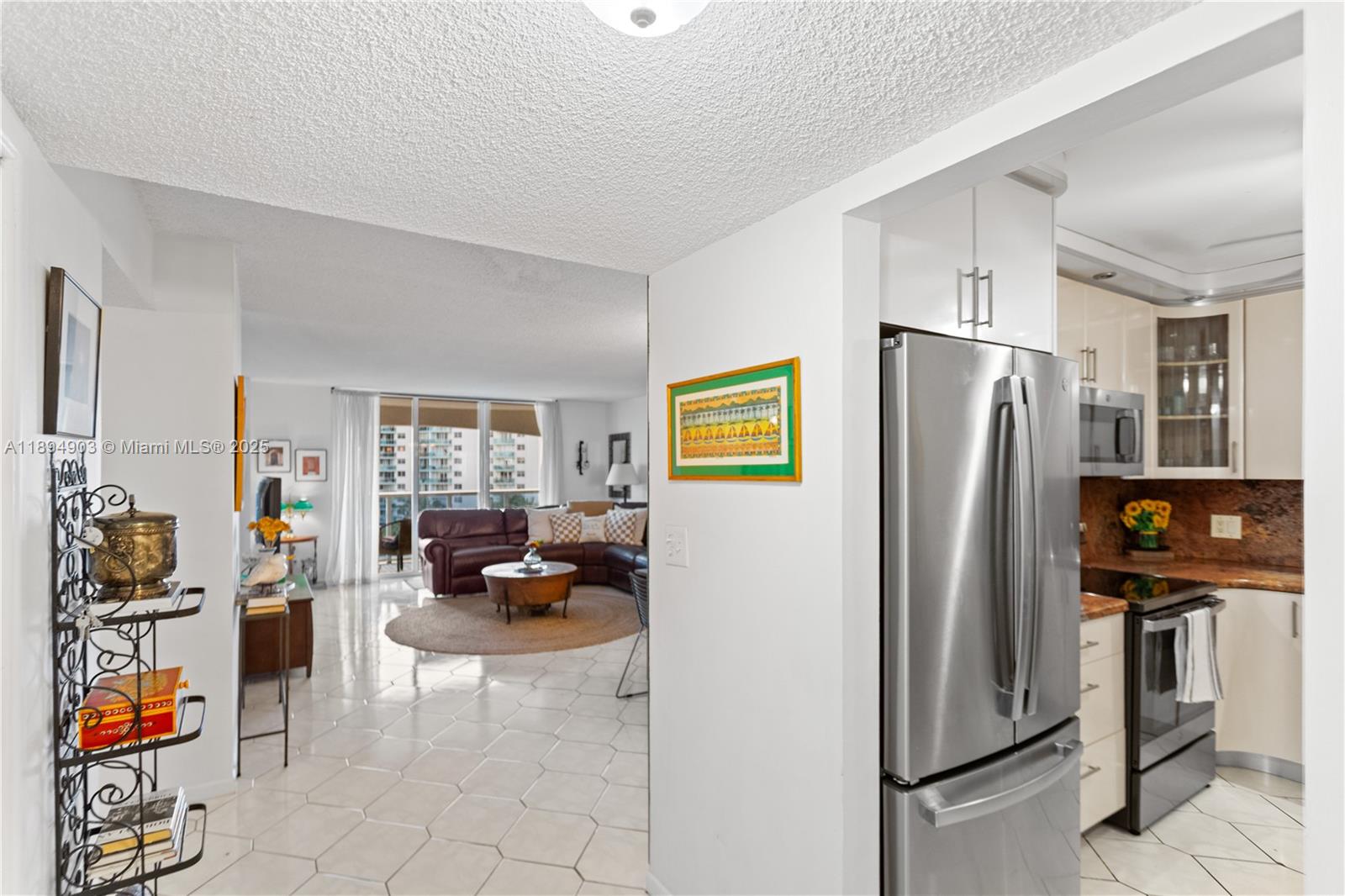 HALLMARK OF HOLLYWOOD CON - Residential