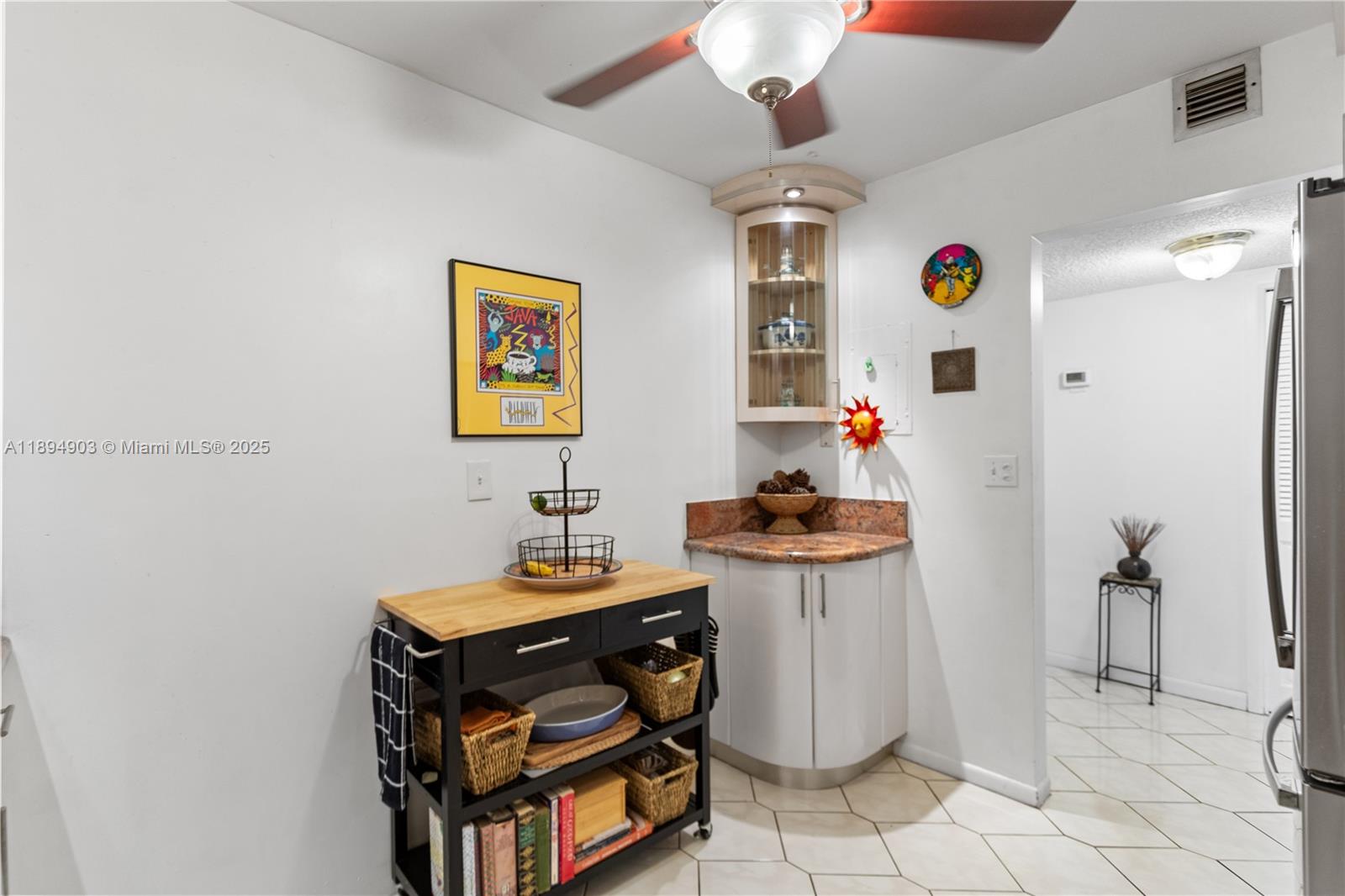 HALLMARK OF HOLLYWOOD CON - Residential