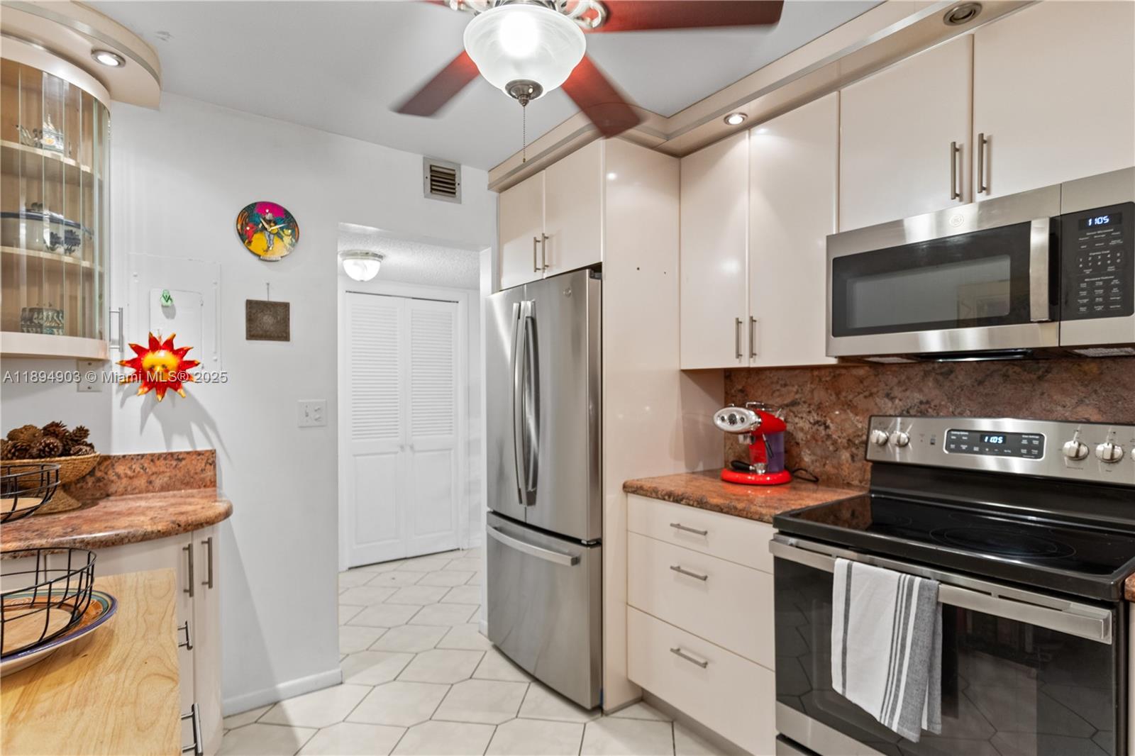 HALLMARK OF HOLLYWOOD CON - Residential