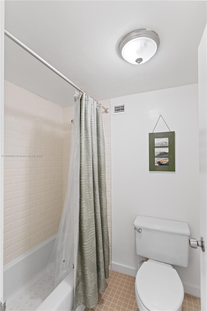 HALLMARK OF HOLLYWOOD CON - Residential