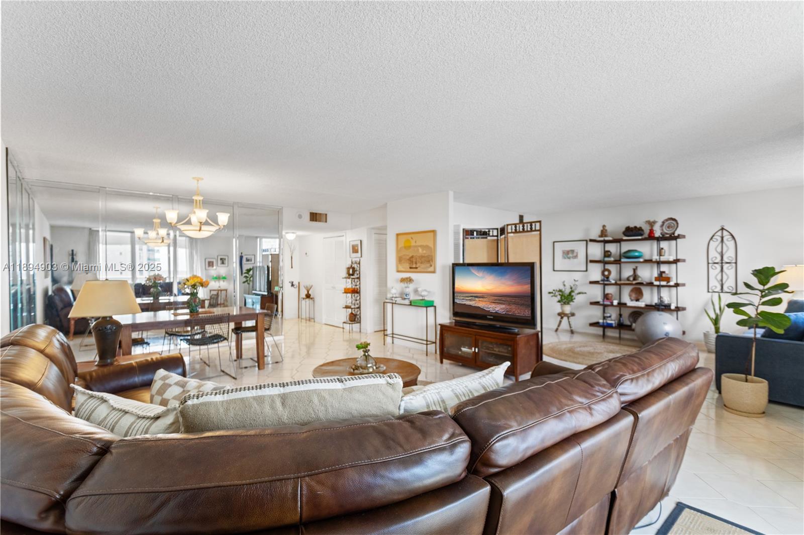 HALLMARK OF HOLLYWOOD CON - Residential