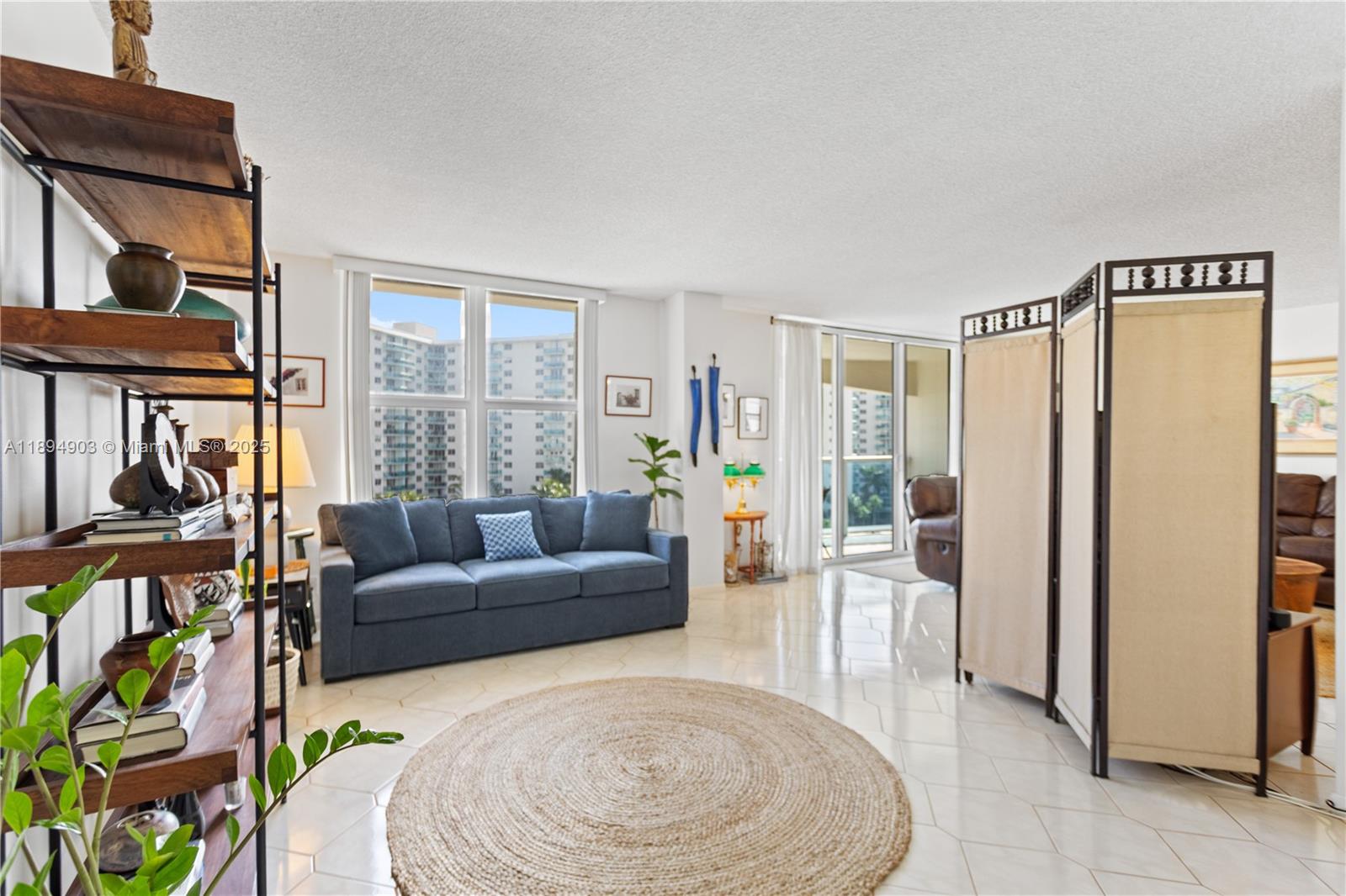 HALLMARK OF HOLLYWOOD CON - Residential