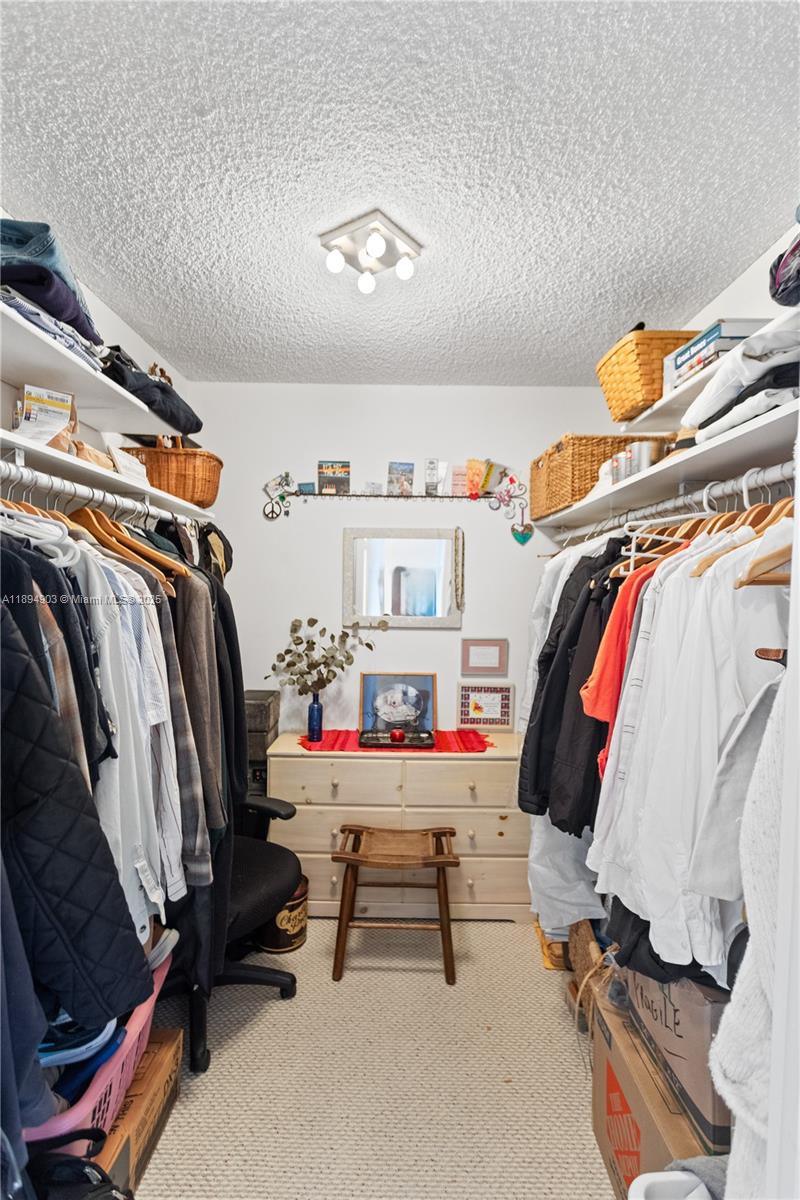 HALLMARK OF HOLLYWOOD CON - Residential