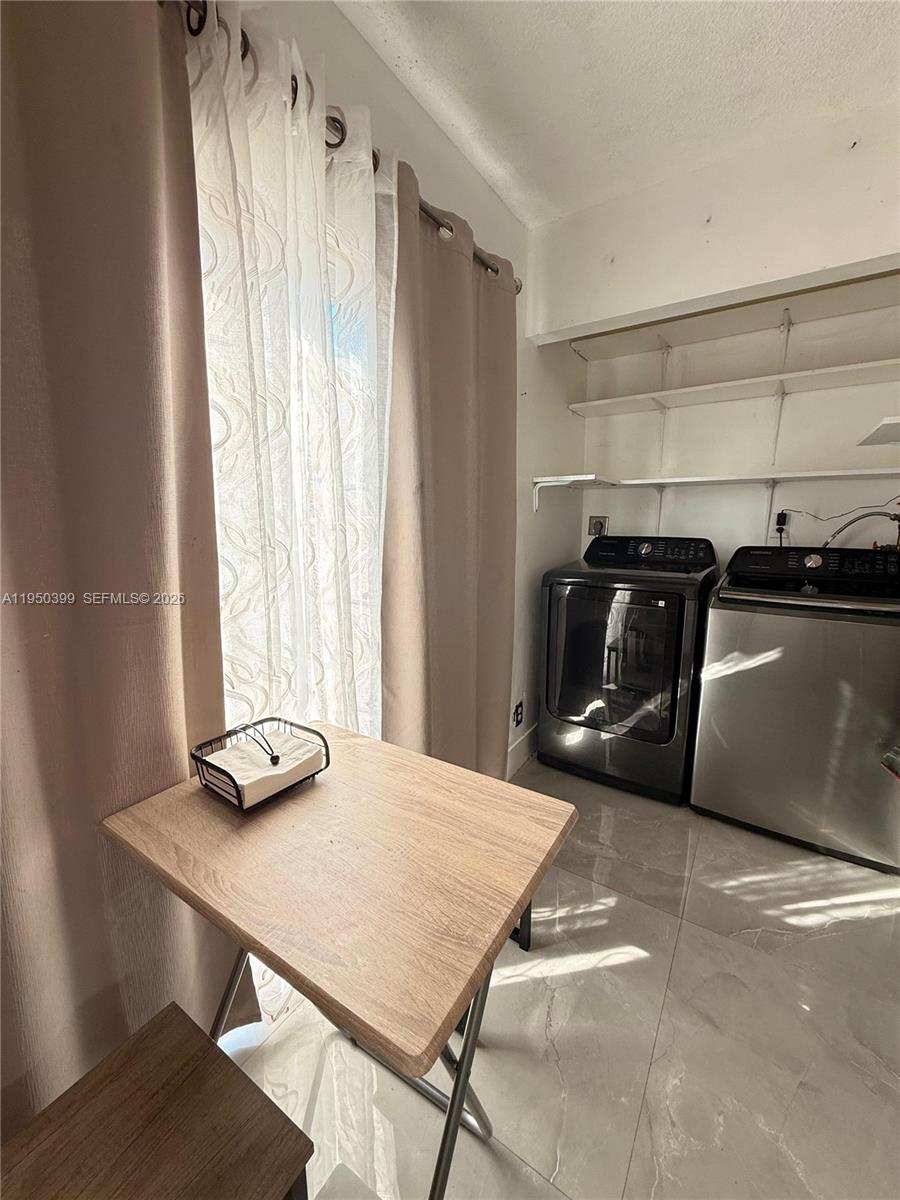 COUNTRY SQUIRE TOWNHOMES - Residential