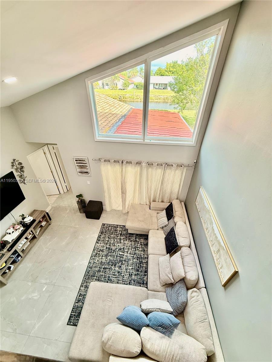 COUNTRY SQUIRE TOWNHOMES - Residential