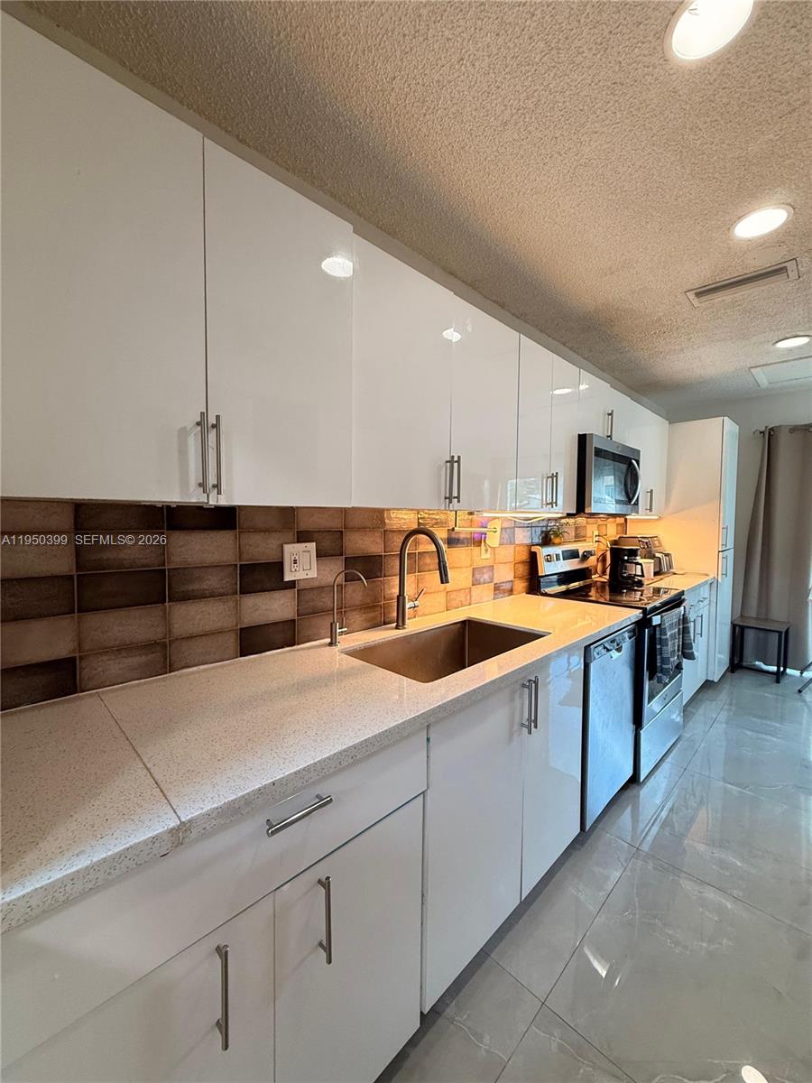 COUNTRY SQUIRE TOWNHOMES - Residential