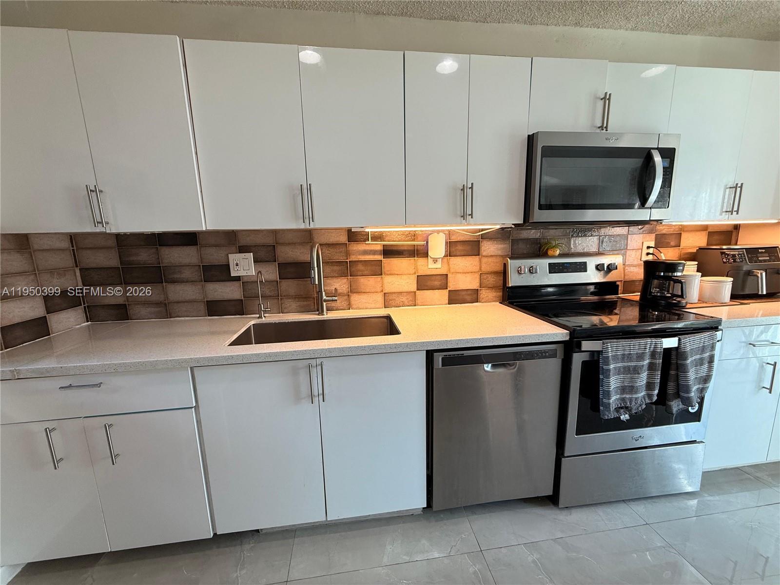 COUNTRY SQUIRE TOWNHOMES - Residential