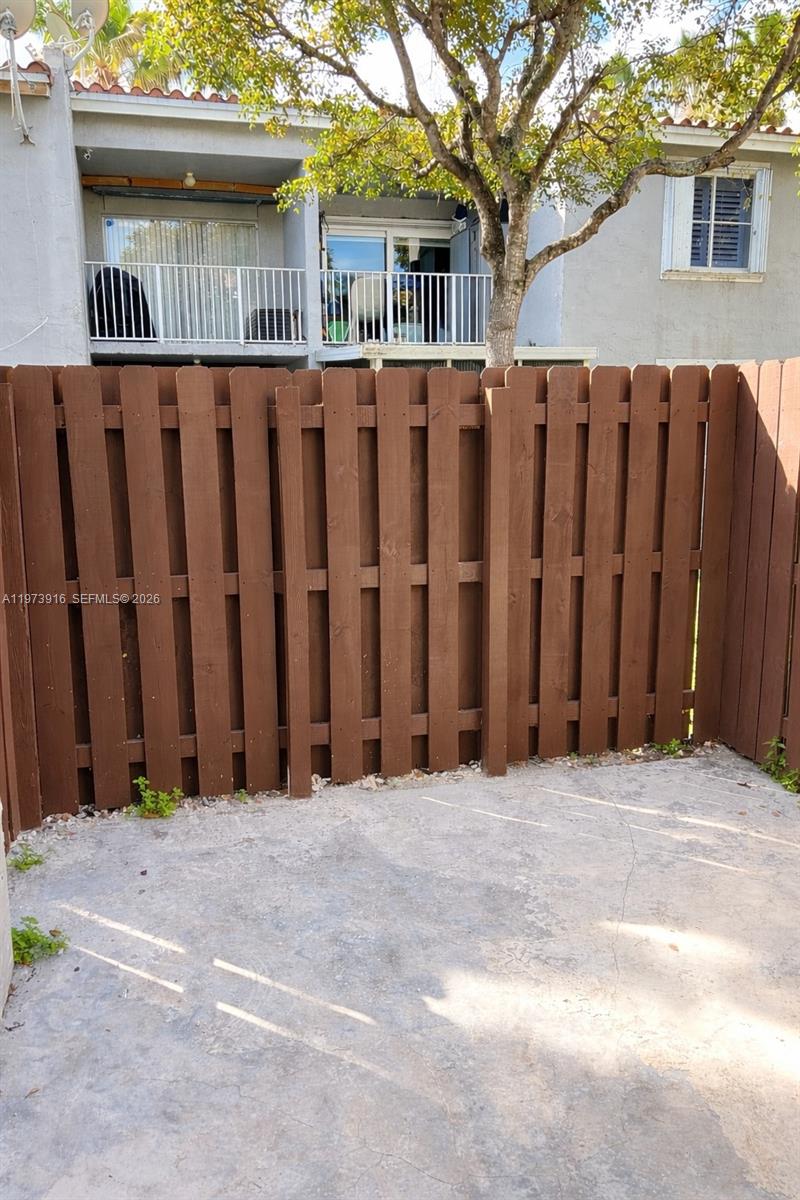 VILLA DORAL CONDO NO 4 - Residential