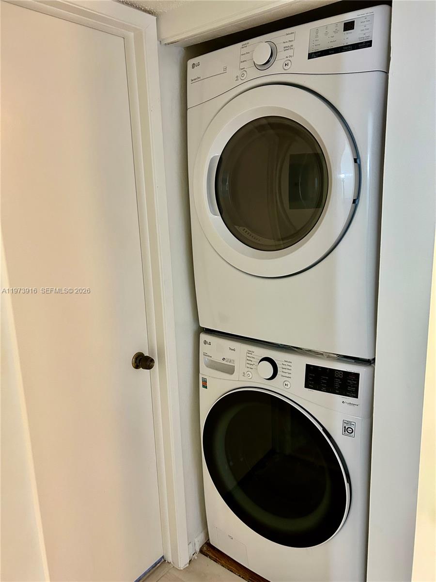 VILLA DORAL CONDO NO 4 - Residential