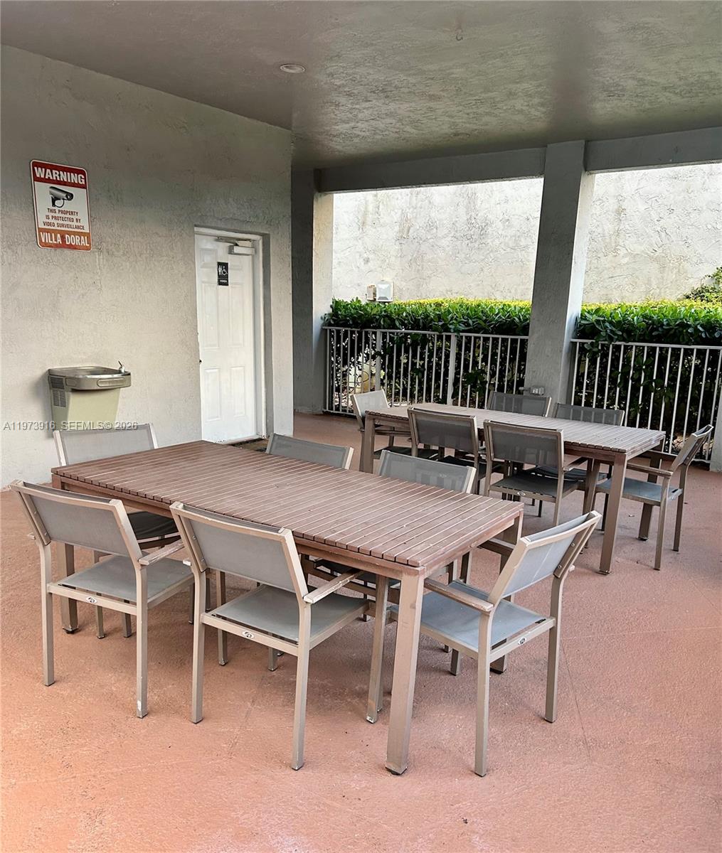 VILLA DORAL CONDO NO 4 - Residential