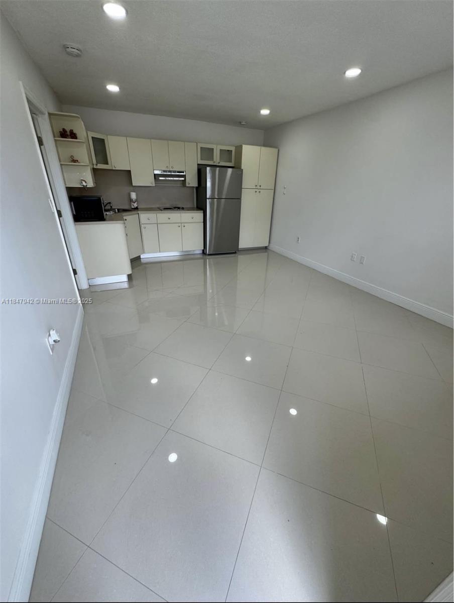 Only 2 months to move in. Remodeled apartment ready for new tenants.