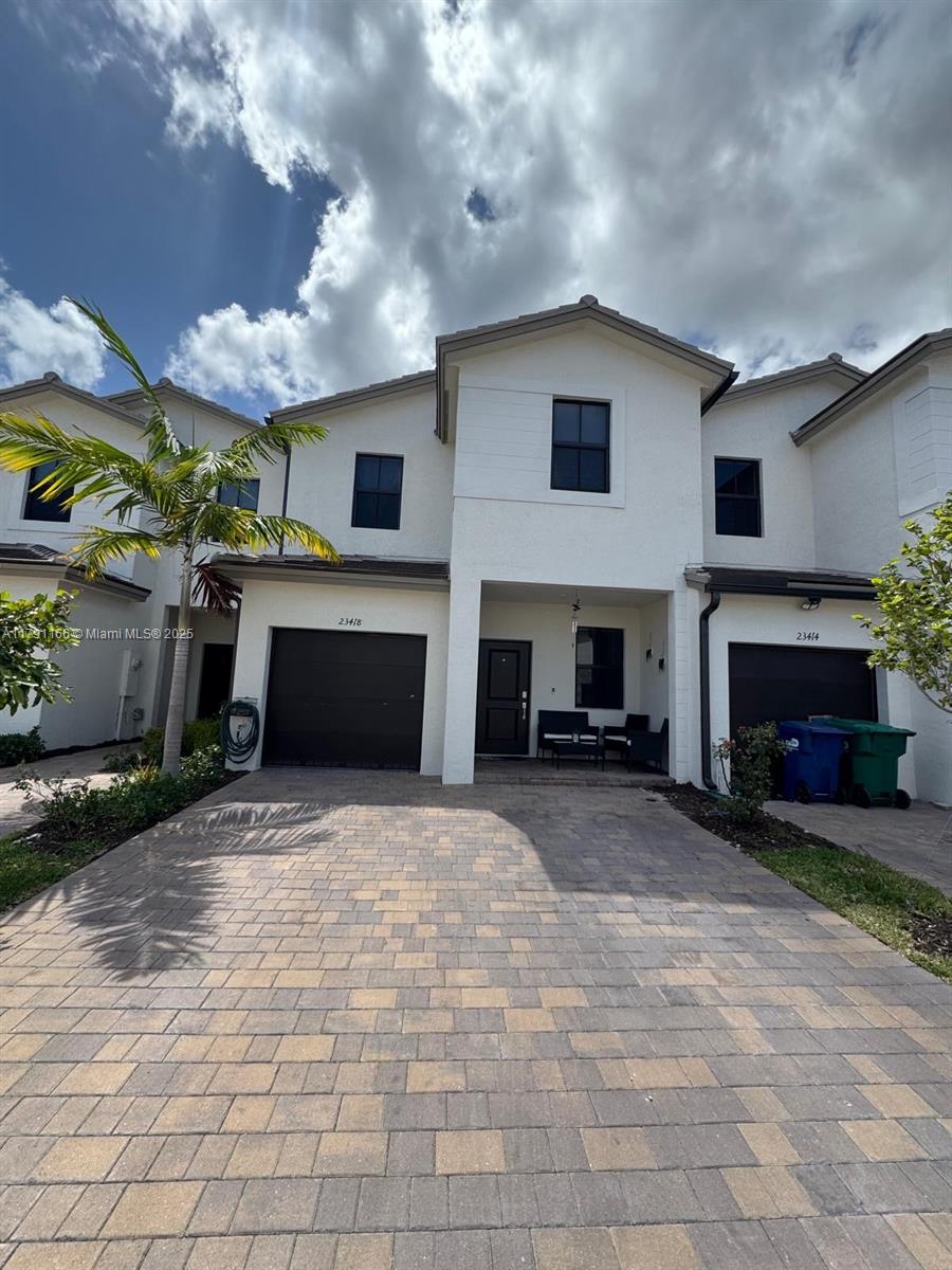 KENDALL ASSEMBLAGE SOUTH - Residential