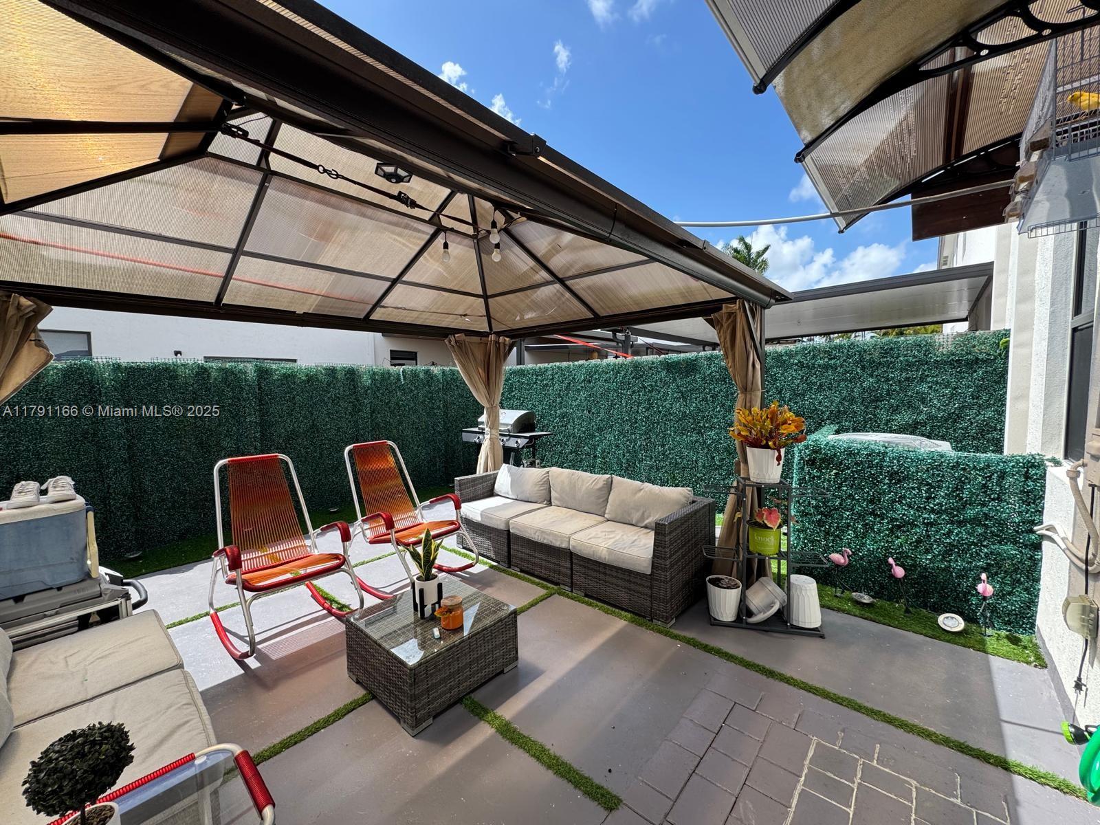 KENDALL ASSEMBLAGE SOUTH - Residential
