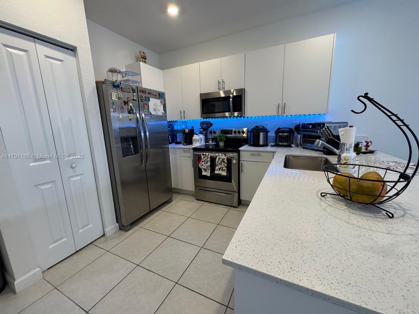 KENDALL ASSEMBLAGE SOUTH - Residential