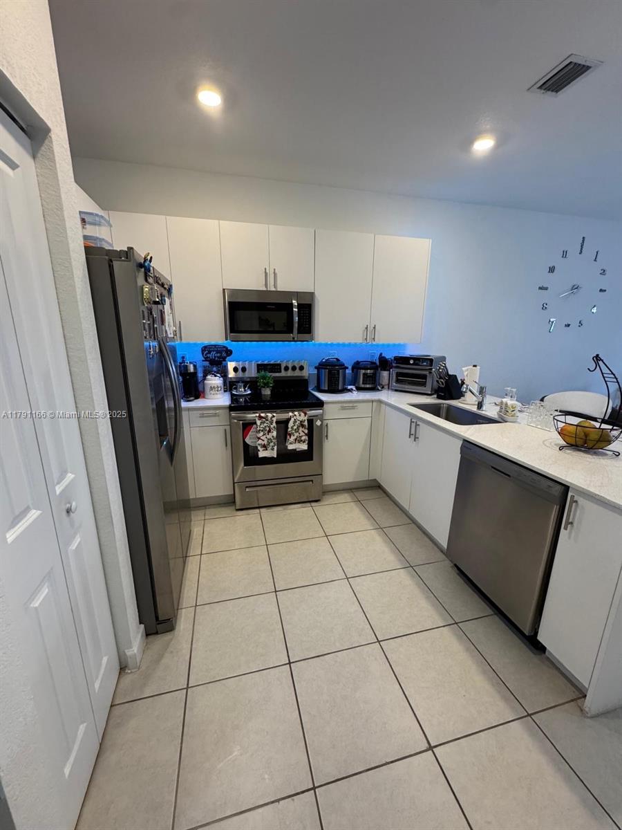 KENDALL ASSEMBLAGE SOUTH - Residential