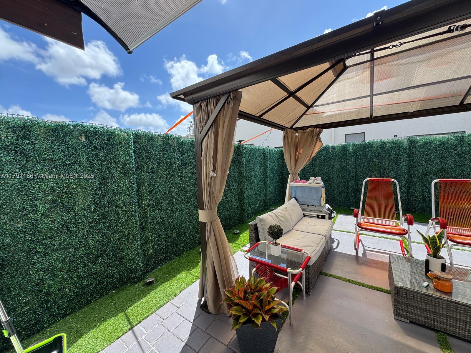 KENDALL ASSEMBLAGE SOUTH - Residential