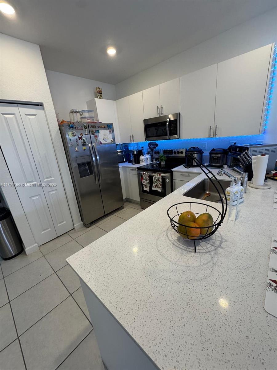 KENDALL ASSEMBLAGE SOUTH - Residential