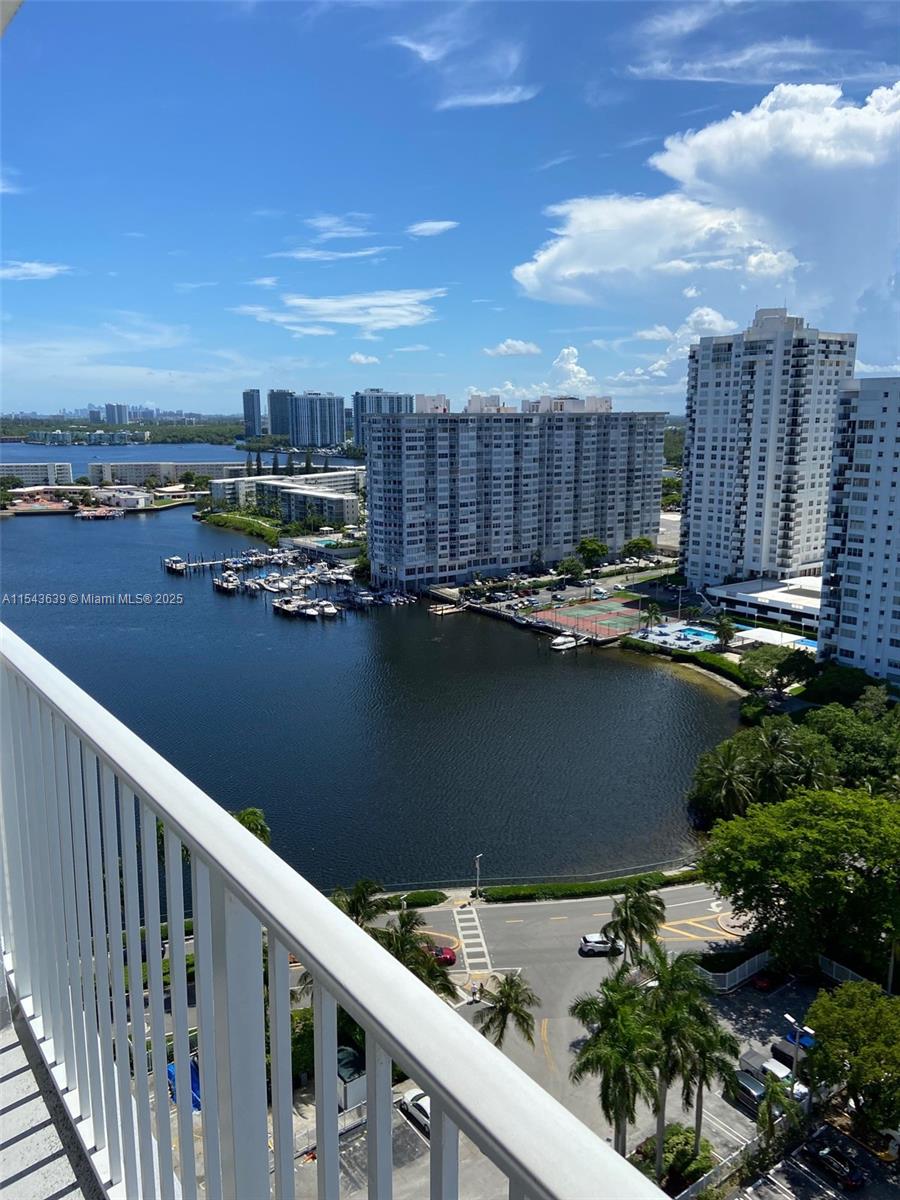 ADMIRALS PORT CONDO WEST - Residential