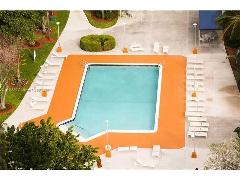 ADMIRALS PORT CONDO WEST - Residential