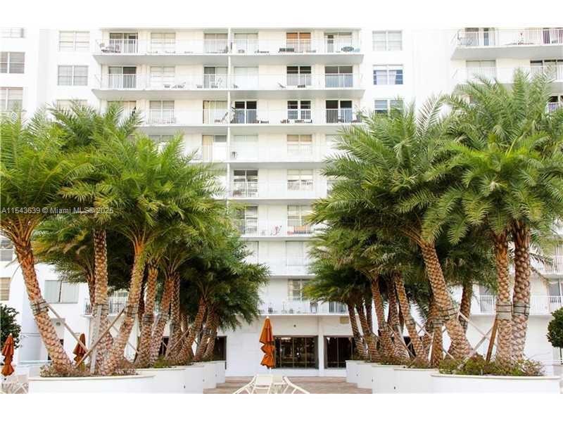 ADMIRALS PORT CONDO WEST - Residential