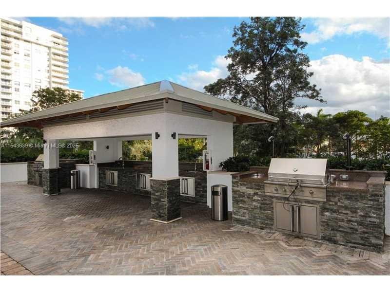 ADMIRALS PORT CONDO WEST - Residential