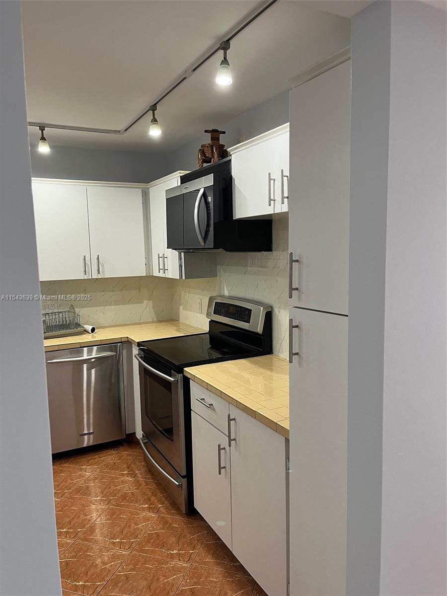 ADMIRALS PORT CONDO WEST - Residential