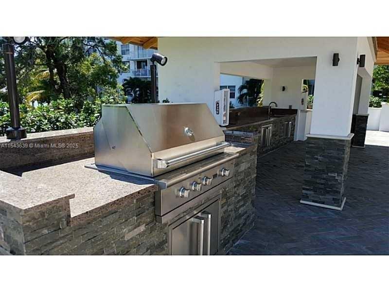 ADMIRALS PORT CONDO WEST - Residential