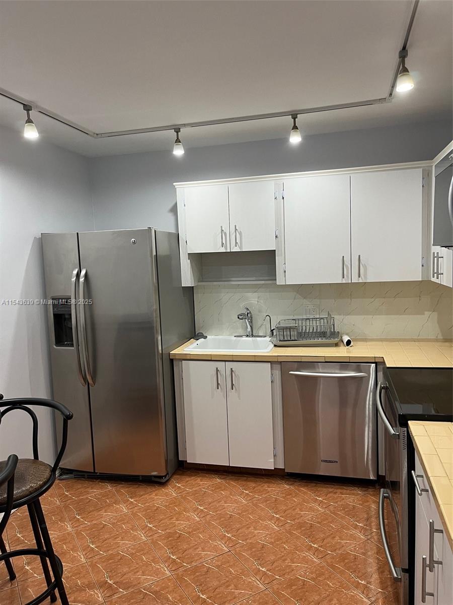 ADMIRALS PORT CONDO WEST - Residential