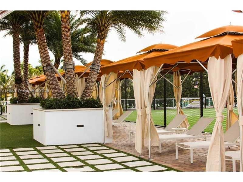 ADMIRALS PORT CONDO WEST - Residential