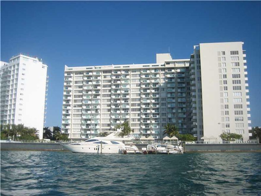 Spacious & bright 1 bedroom, 1 bathroom junior suite in desirable Mirador 1000. Unit features a large open floor plan, laminate floors and generous closet spaces. Mirador 1000 is a full service building in the heart of South Beach next to Mondrian Hotel,  Whole Foods, Starbucks, Lincoln Road, and Flamingo Park. REAL SELLER!