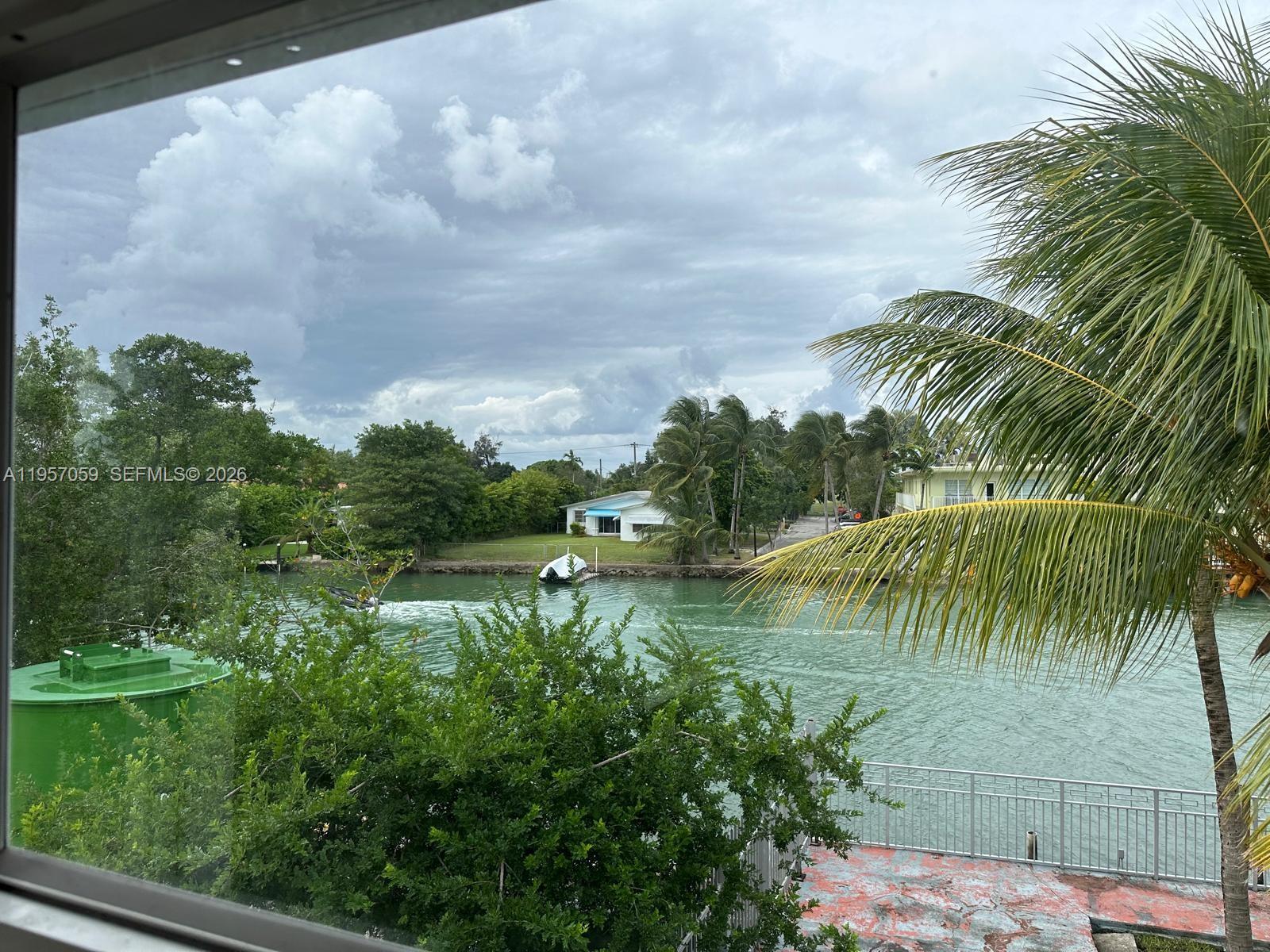 Marseilles Deco Condo - Residential