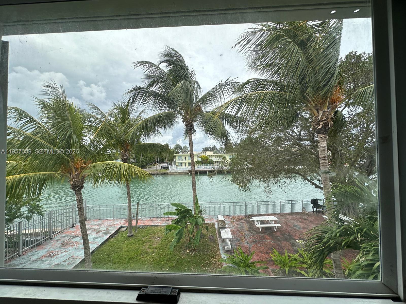 Marseilles Deco Condo - Residential