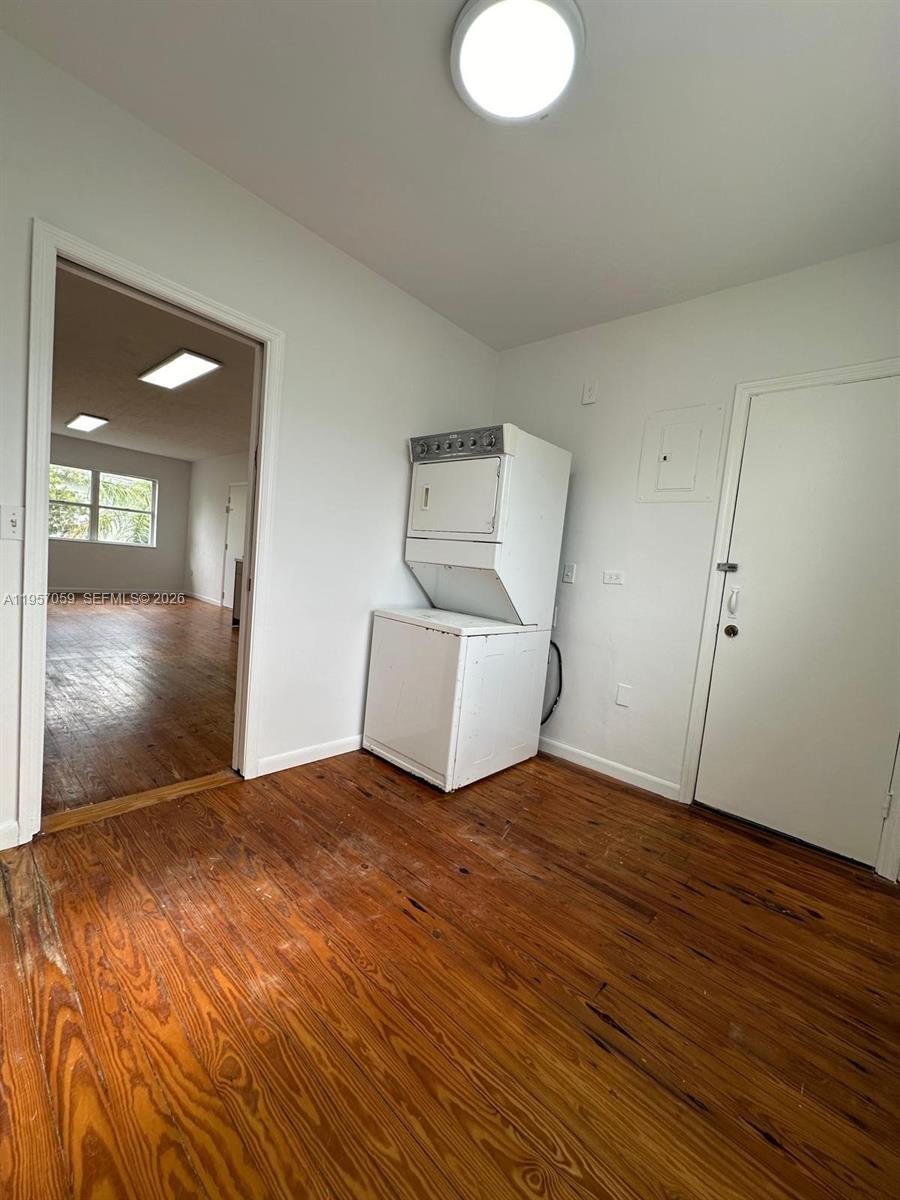 Marseilles Deco Condo - Residential