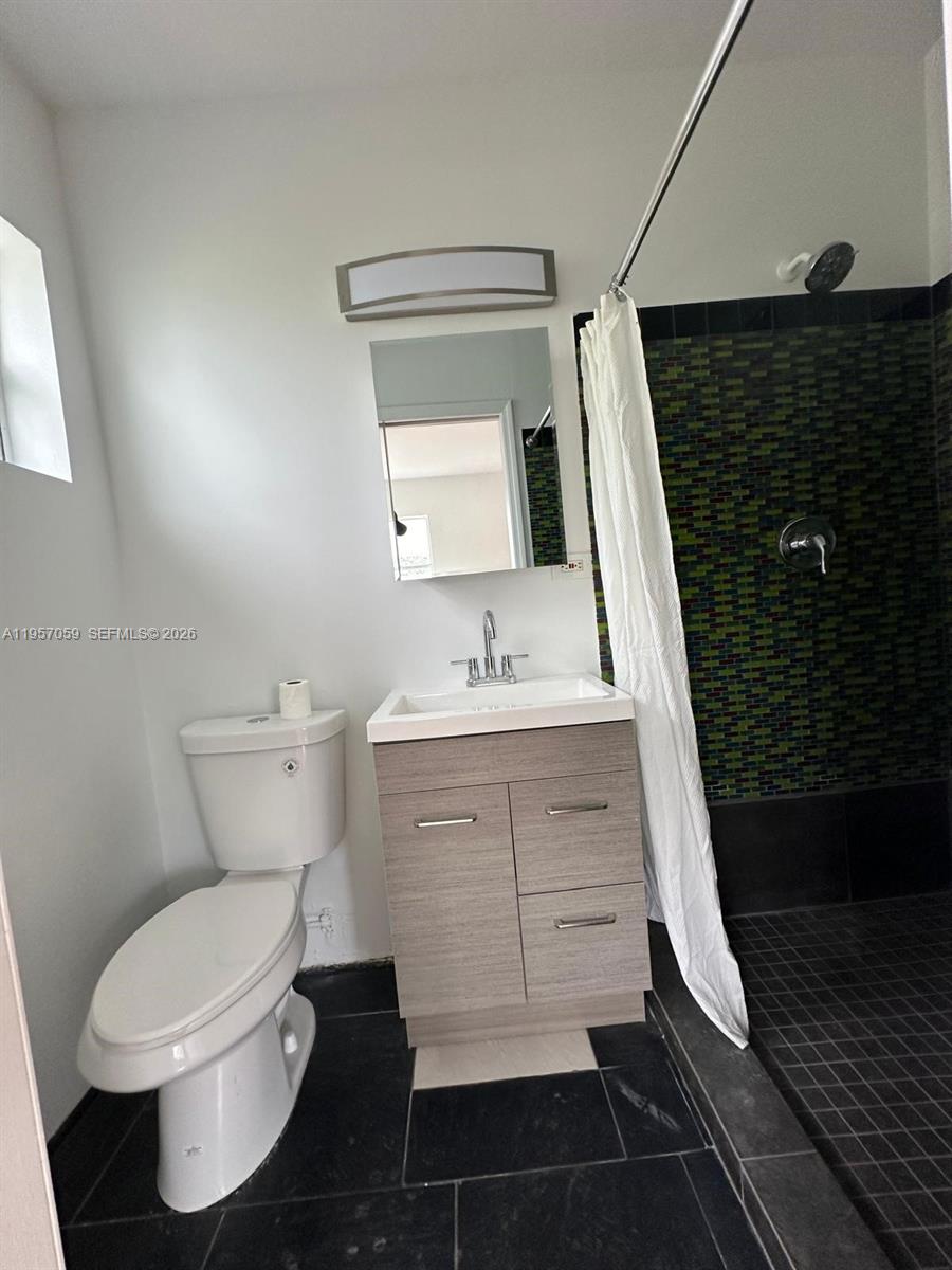 Marseilles Deco Condo - Residential