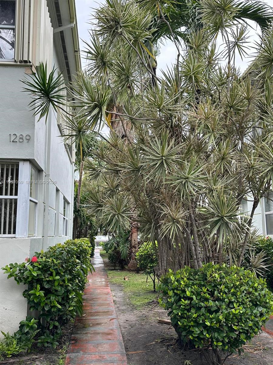 Marseilles Deco Condo - Residential