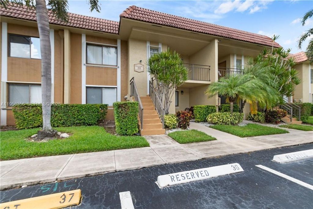 Photo of 321 Lakeview Dr #204, Weston, FL 33326 (MLS # A11958356)