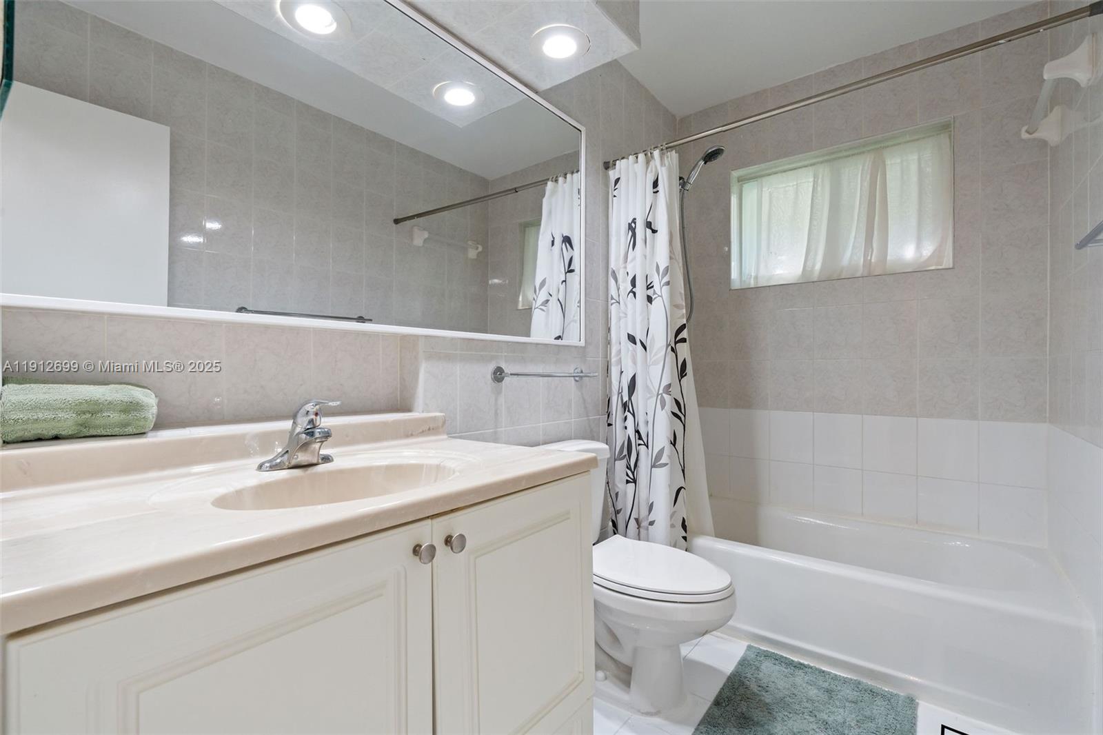 CORAL REEF ESTATES - Residential