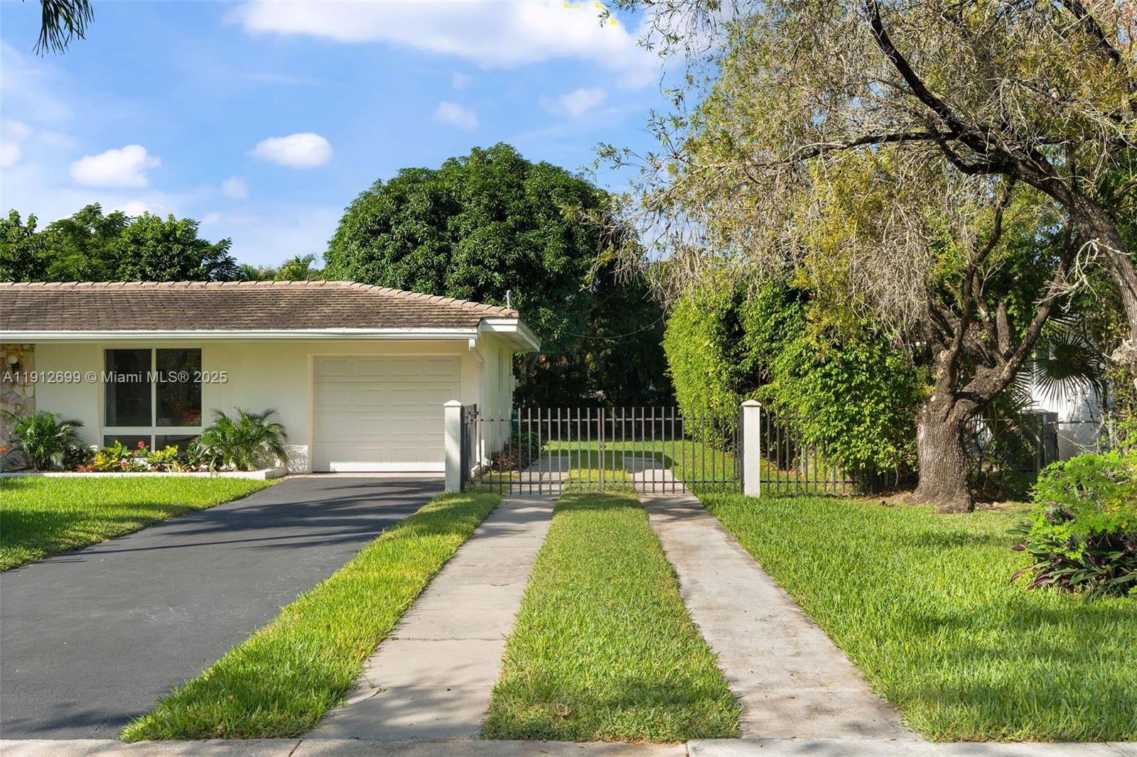 CORAL REEF ESTATES - Residential