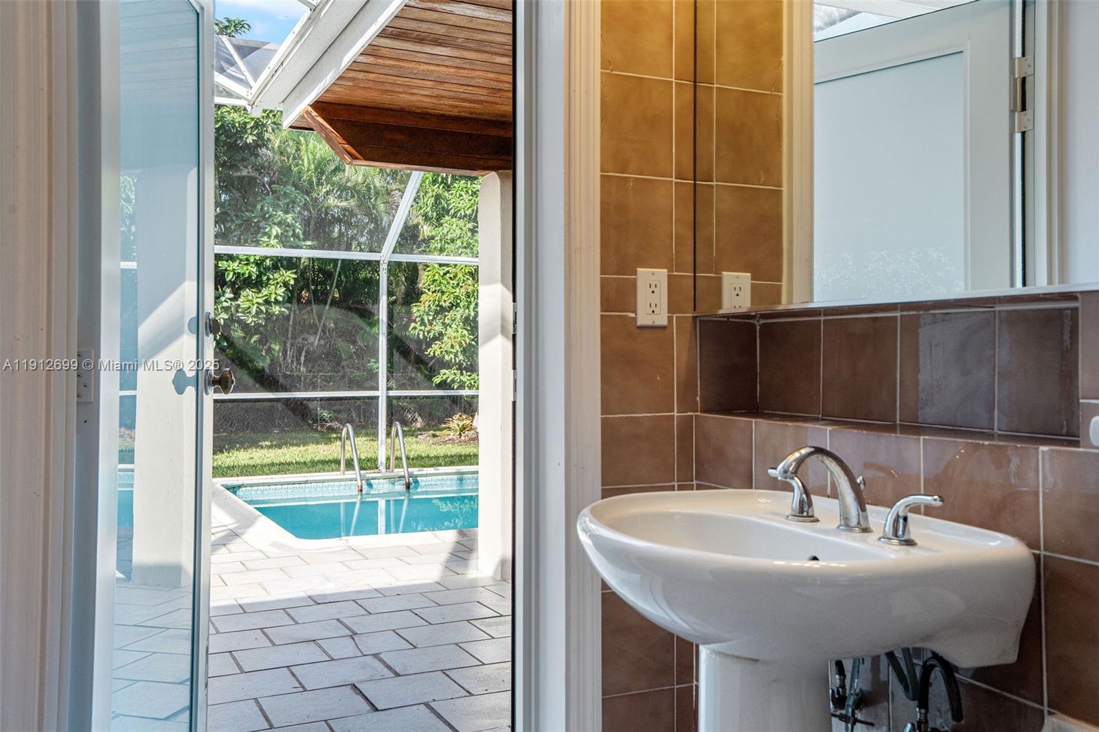 CORAL REEF ESTATES - Residential