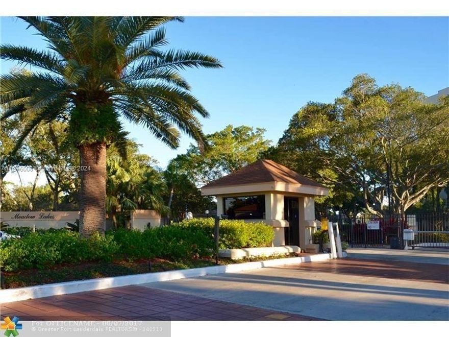 GREAT OPORTUNITY TO BUY AN INVESTMENT PROPERTY, WITH TENANT, 2 BEDROOMS 1.5BATHROOMS CONDO LOCATED IN THE FIRST FLOOR, GATED COMMUNITY AT VILLAS AT MEADOWS LAKE. UNIT HAS A BIG SCREENED BALCONY, WALKING CLOSETS, STORAGE, WASHER AND DRYER. GREAT GATED COMMUNITY WITH CLUB HOUSE, POOL, FITNESS CENTER, ALL AGES ARE WELCOME. 
HOA INCLUDES: WATER, CABLE, COMMUNITY AREAS, CLOSE TO I-95 AND MAJOR HIGHWAYS, SHOPPINGS, BANKS AND 15 MINTUTES DRIVING TO THE BEACH.