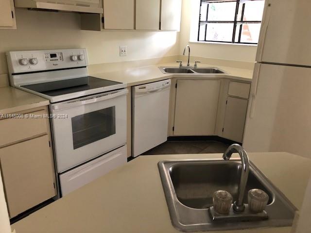VILLAS AT MEADOW LAKES CO - Residential