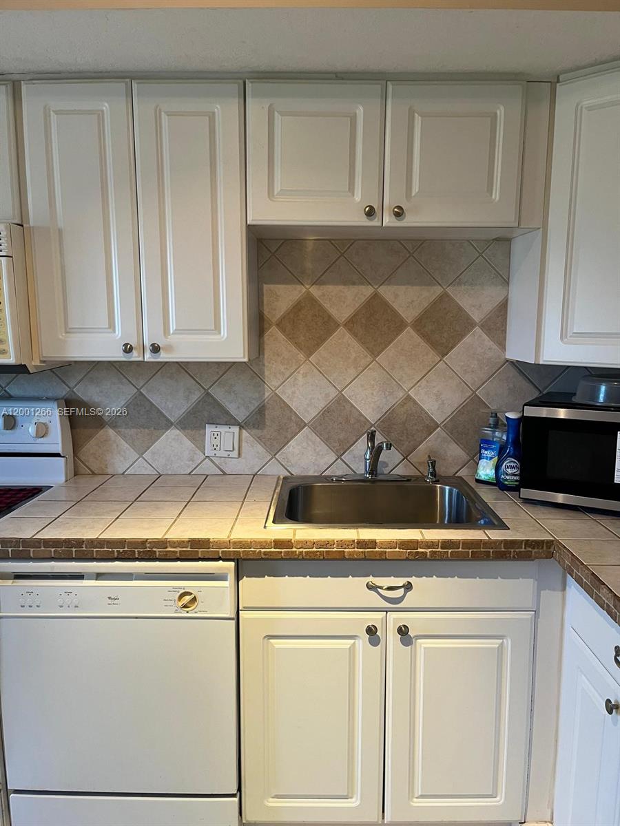 3200 N Palm Aire Dr 407