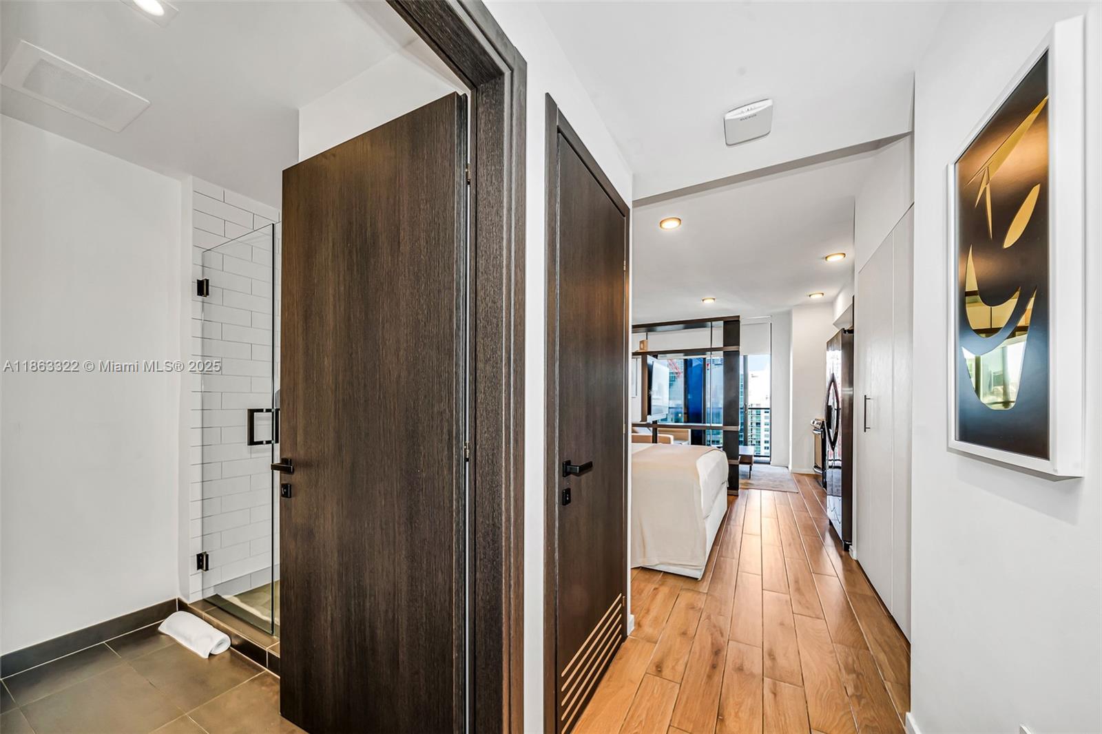 Presenting Residence 4416 at The Elser - a rare blend of luxury and investment potential in Downtown Miami. This fully furnished, high-floor home offers panoramic Biscayne Bay and city views, modern open layout, and upscale finishes. Flexible ownership allows for personal enjoyment or lucrative short-term rentals in a high-demand market. Features include a king-size bed, sofa bed, full kitchen, washer/dryer, flat-screen TV, and secure keyless entry.
Enjoy resort-style amenities: rooftop pool with bar and restaurant, two-story gym, jacuzzi, 24/7 concierge, Beach Club access, and valet.
Steps from dining, shopping, Kaseya Center, Bayside, Brightline, and more.
Seize this opportunity to own at The Elser - where luxury living meets the potential for exceptional ROI.