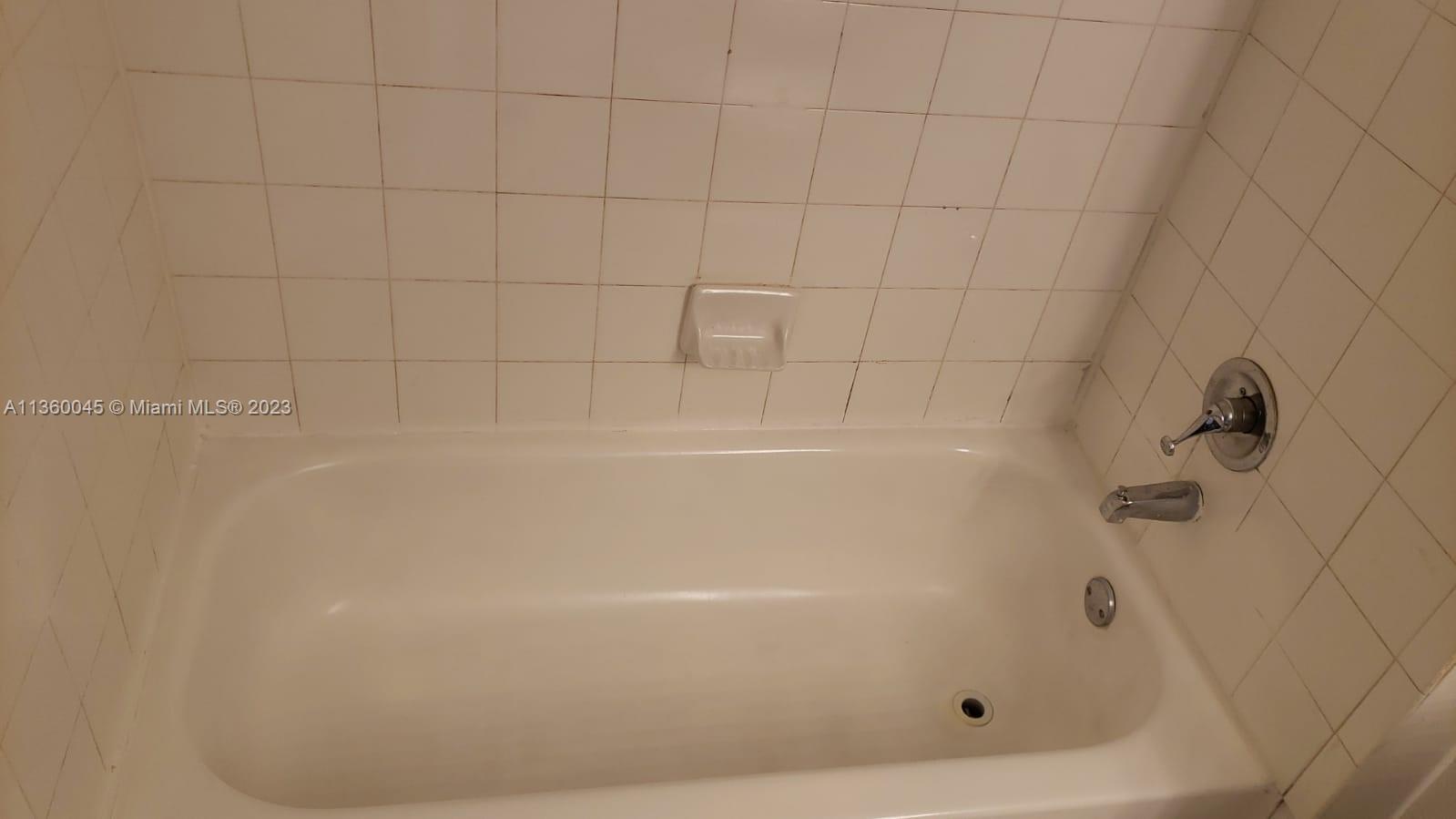 WINDWARD LAKES CONDO - Residential Lease