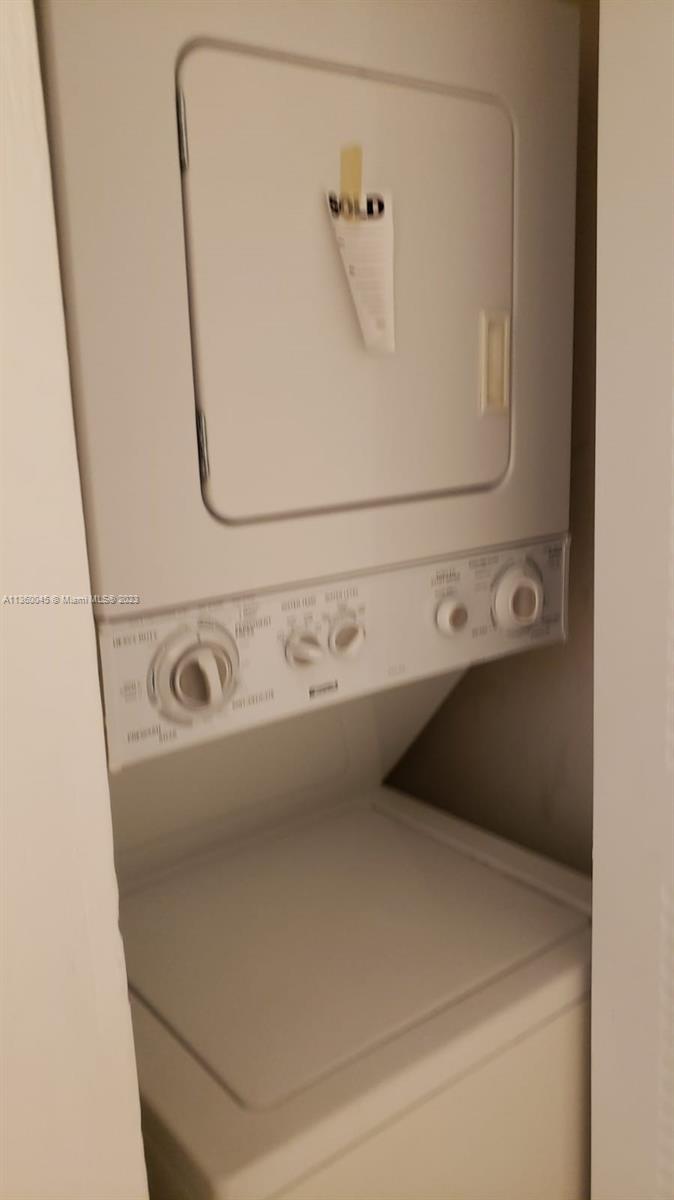 WINDWARD LAKES CONDO - Residential Lease