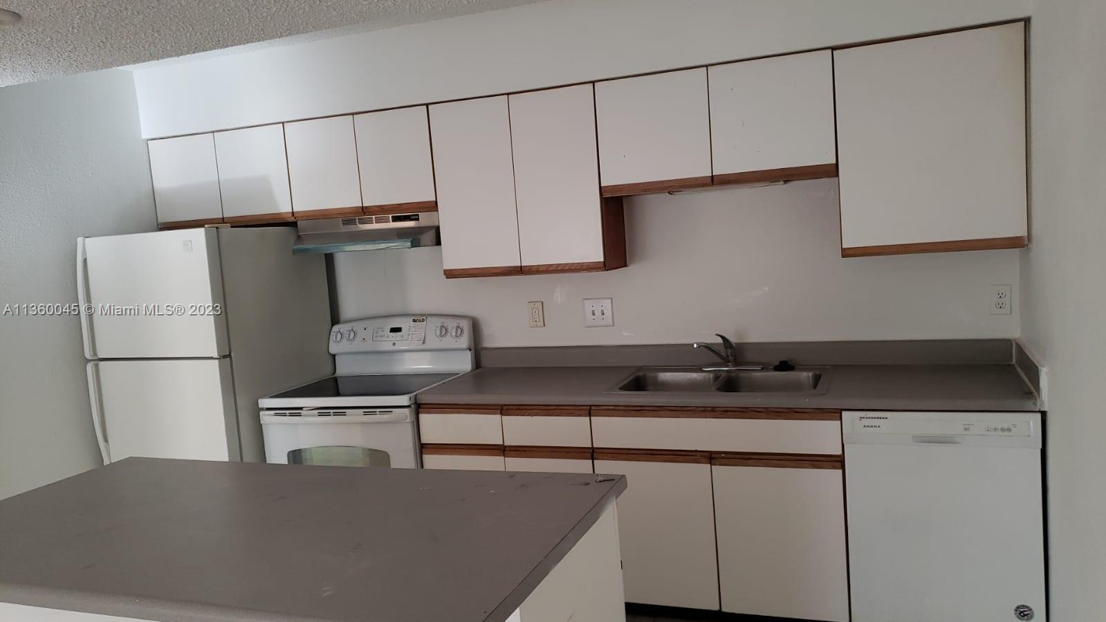 WINDWARD LAKES CONDO - Residential Lease