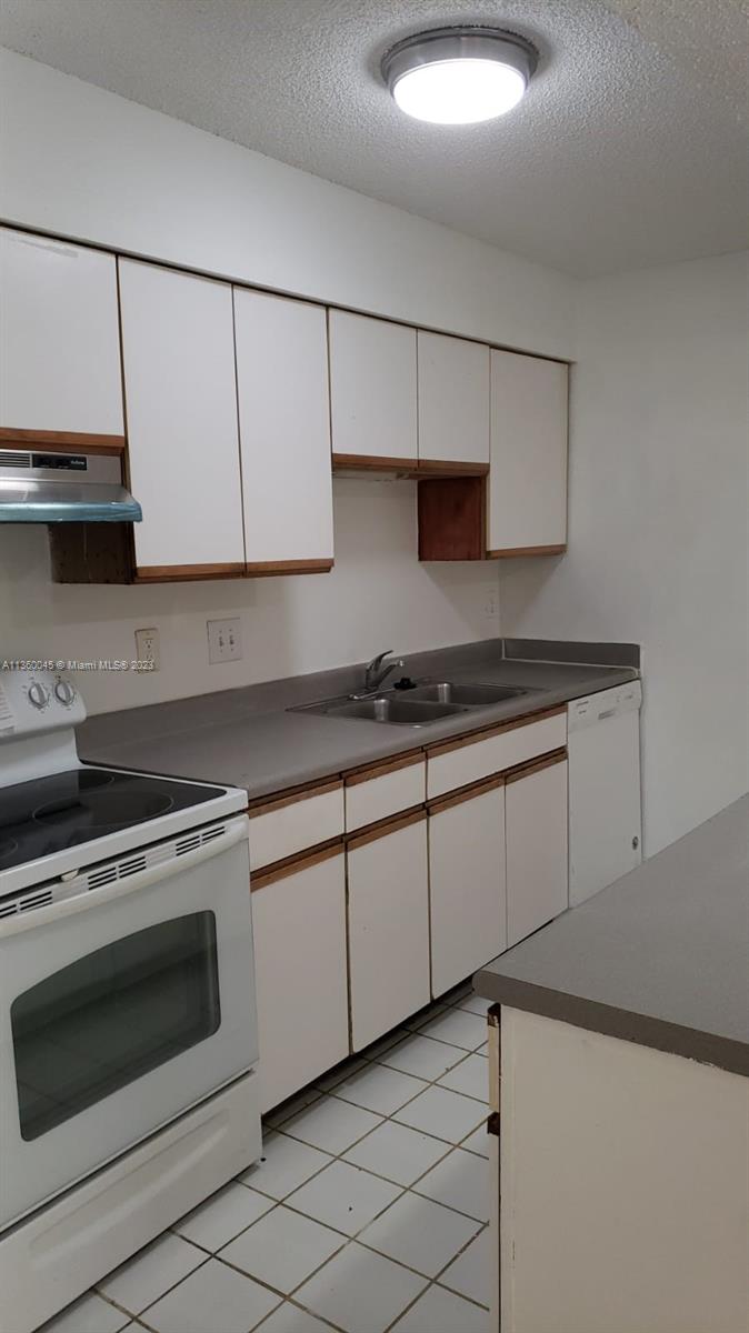 WINDWARD LAKES CONDO - Residential Lease